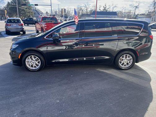 2023 Chrysler Pacifica Touring