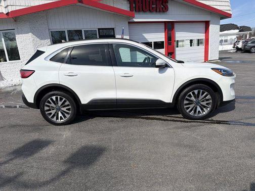 2022 Ford Escape Titanium