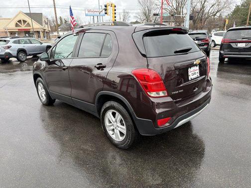 Black Cherry Metallic 2022 Chevrolet Trax LT