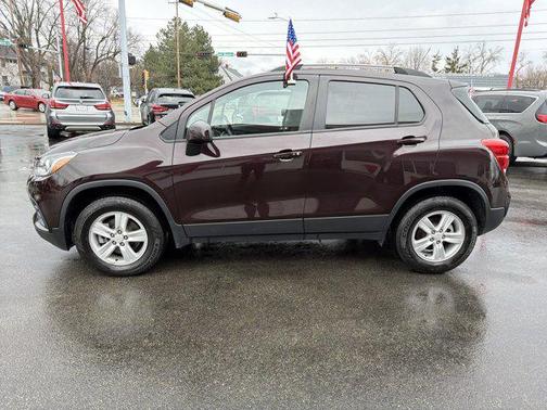 Black Cherry Metallic 2022 Chevrolet Trax LT