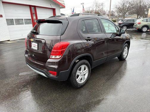 Black Cherry Metallic 2022 Chevrolet Trax LT