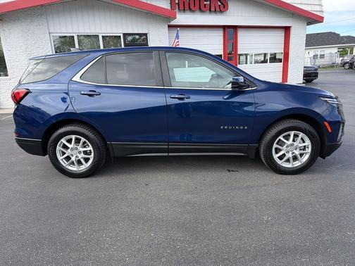 Blue Glow Metallic 2023 Chevrolet Equinox 1LT
