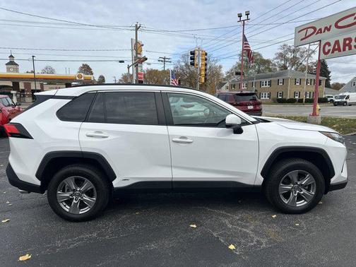 2022 Toyota RAV4 Hybrid XLE