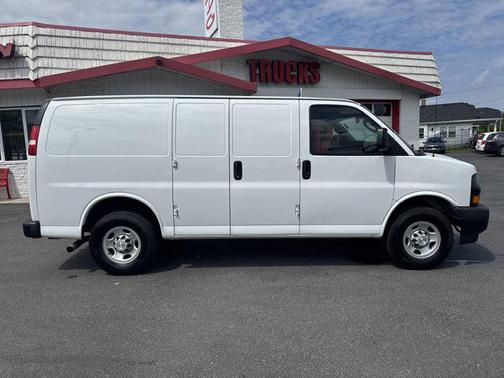 2022 Chevrolet Express 2500 RWD 2500 Regular Wheelbase WT