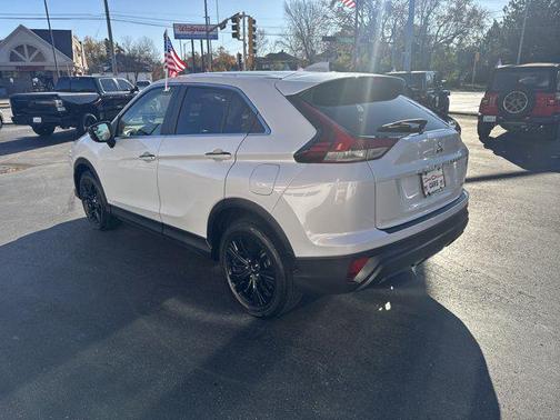 2022 Mitsubishi Eclipse Cross LE