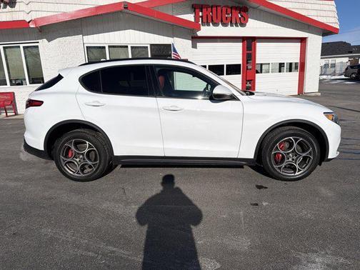 2022 Alfa Romeo Stelvio Sprint