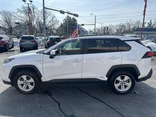 2021 Toyota RAV4 Hybrid XLE