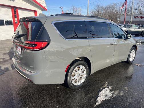 2022 Chrysler Pacifica Touring AWD
