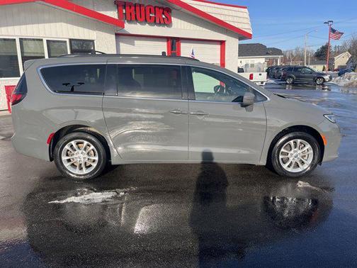 2022 Chrysler Pacifica Touring AWD