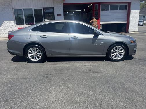 Sterling Gray Metallic 2023 Chevrolet Malibu FWD 1LT