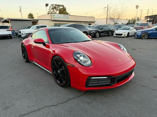 2020 Porsche 911 Carrera