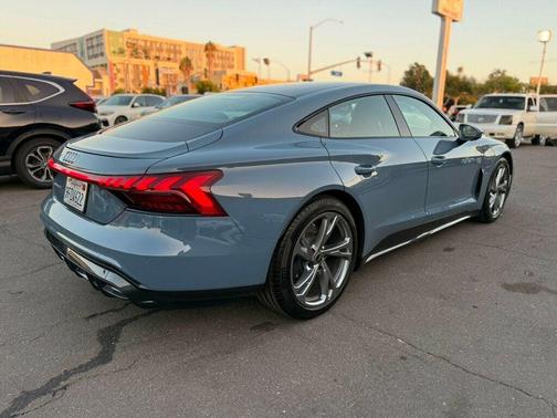 2023 Audi e-tron GT Premium Plus quattro