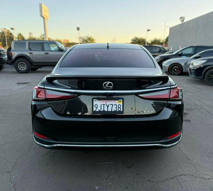 2024 Lexus ES 300h Base