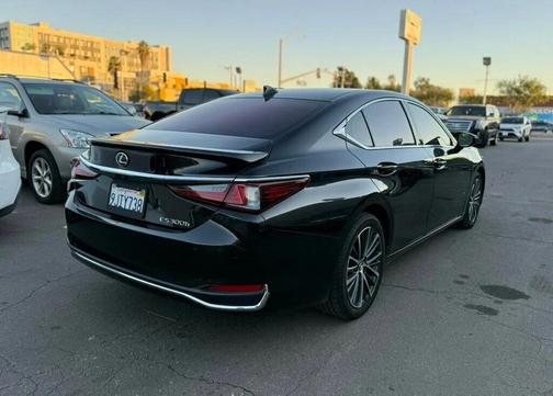 2024 Lexus ES 300h Base