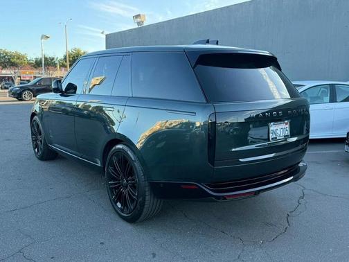 British Racing Green SV Bespoke Ultra Metallic Sa 2024 Land Rover Range Rover P400 SE