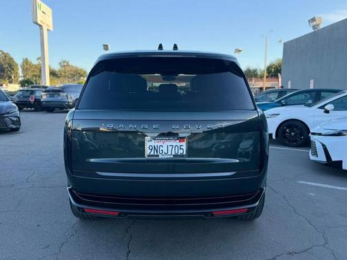 British Racing Green SV Bespoke Ultra Metallic Sa 2024 Land Rover Range Rover P400 SE