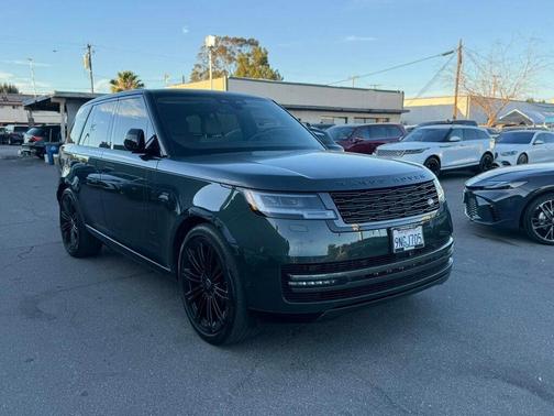 British Racing Green SV Bespoke Ultra Metallic Sa 2024 Land Rover Range Rover P400 SE