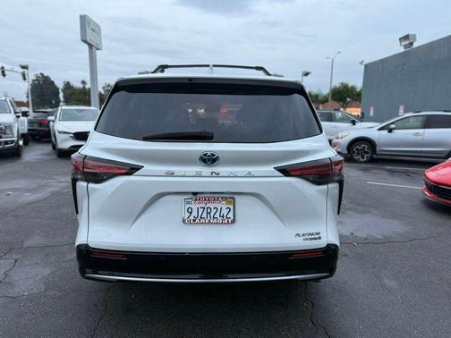 2024 Toyota Sienna Platinum