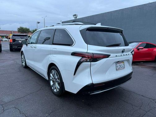 2024 Toyota Sienna Platinum