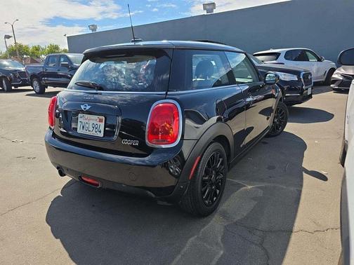 2017 MINI Hardtop Cooper