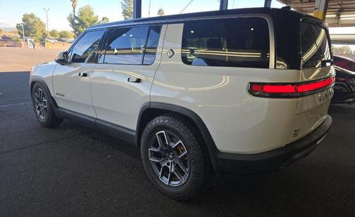 2023 Rivian R1S Adventure