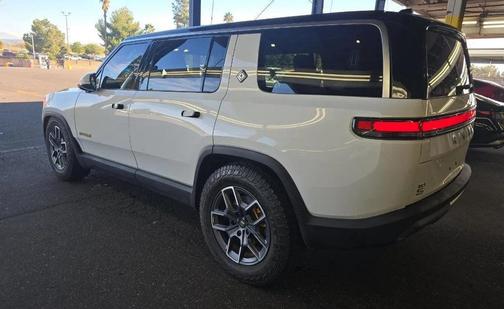 2023 Rivian R1S Adventure