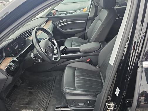 2019 Audi e-tron Premium Plus