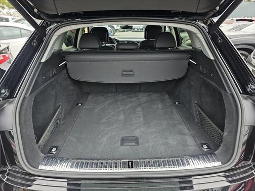 2019 Audi e-tron Premium Plus