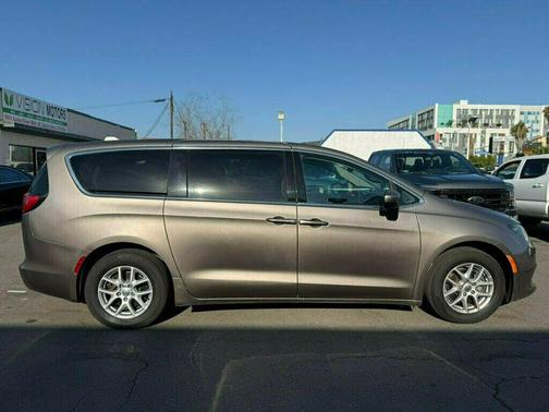 2017 Chrysler Pacifica LX
