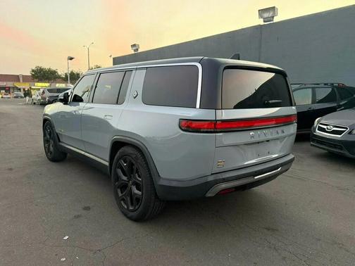 2022 Rivian R1S Launch Edition