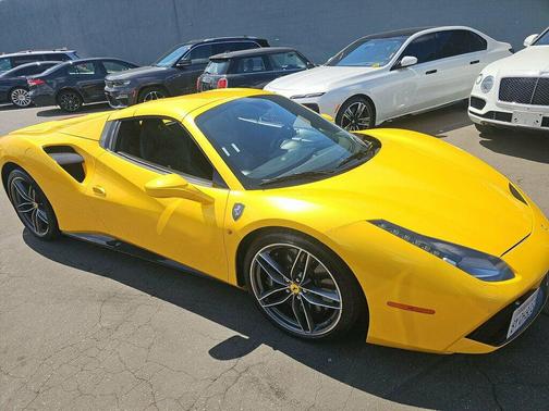 Giallo Modena 2017 Ferrari 488 Spider Base