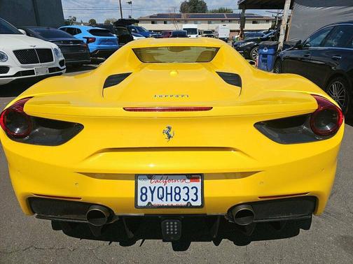 Giallo Modena 2017 Ferrari 488 Spider Base