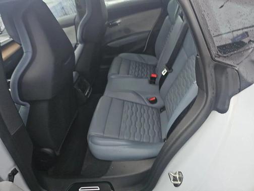 2024 Audi e-tron GT Premium Plus quattro