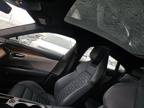 2024 Audi e-tron GT Premium Plus quattro