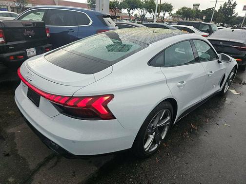 2024 Audi e-tron GT Premium Plus quattro