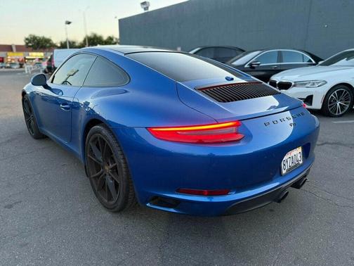 2017 Porsche 911 Carrera