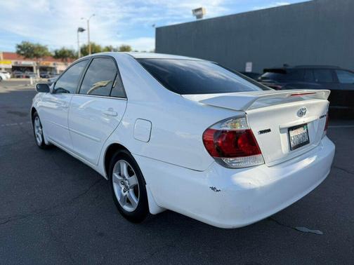 Super White 2005 Toyota Camry Base