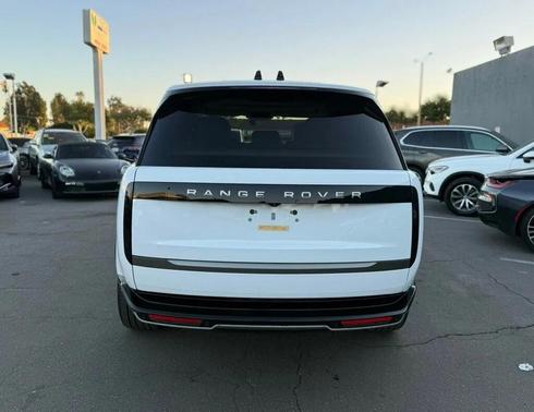 2025 Land Rover Range Rover P530 SE