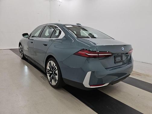 2025 BMW 530 i