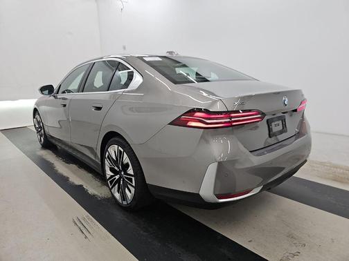 2025 BMW 530 i xDrive