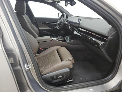 2025 BMW 530 i xDrive