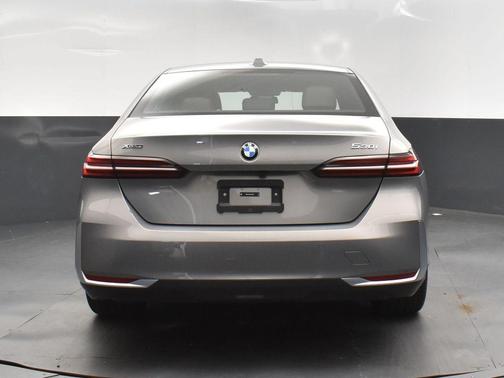 2025 BMW 530 i xDrive