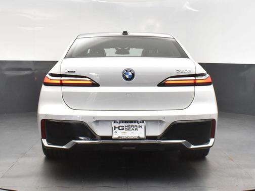 2026 BMW 750e xDrive