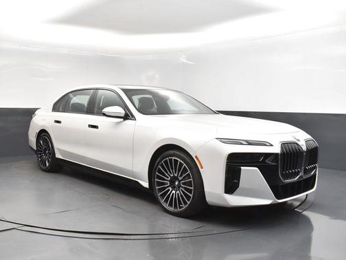 2026 BMW 750e xDrive