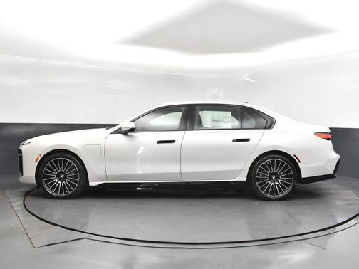 2026 BMW 750e xDrive