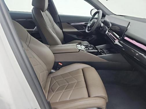 2024 BMW 540 i xDrive
