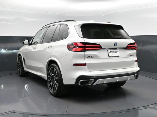 Mineral White Metallic 2025 BMW X5 xDrive40i