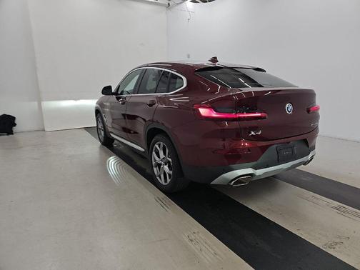 2025 BMW X4 xDrive30i