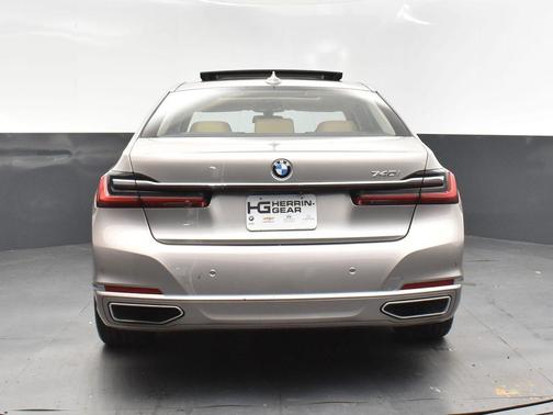 2022 BMW 740 i