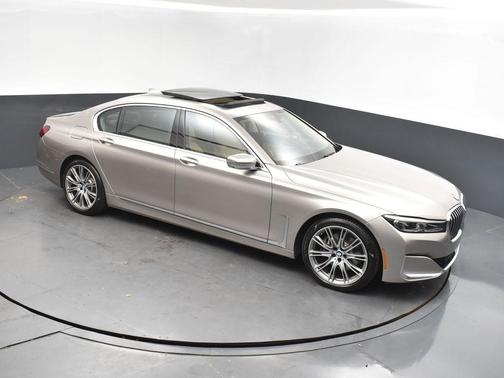 2022 BMW 740 i